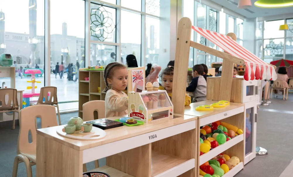 «ضيافة الأطفال» بالمسجد الحرام.. مراكز متخصصة لخدمة أبناء المعتمرين على مدار الساعة