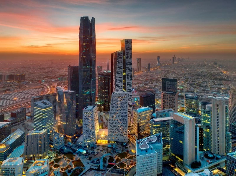 تمكين الجهات الحكومية من طلب استثناء التعاقد مع شركات بلا مقر إقليمي