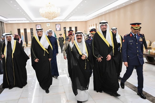 سمو الأمير يقوم بزيارة إلى وزارة الدفاع