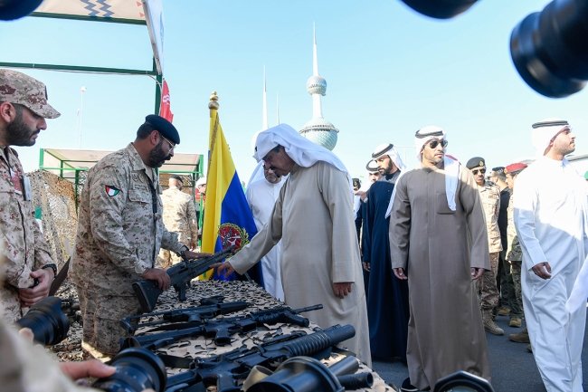 الكويت دشنت الاحتفالات الوطنية بحضور رسمي وجماهيري واسع