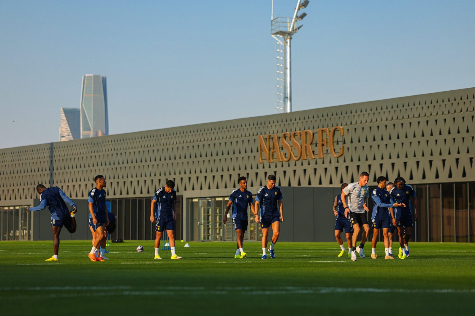 الكشف عن طاقم تحكيم مباراة النجمة والنصر في دوري روشن