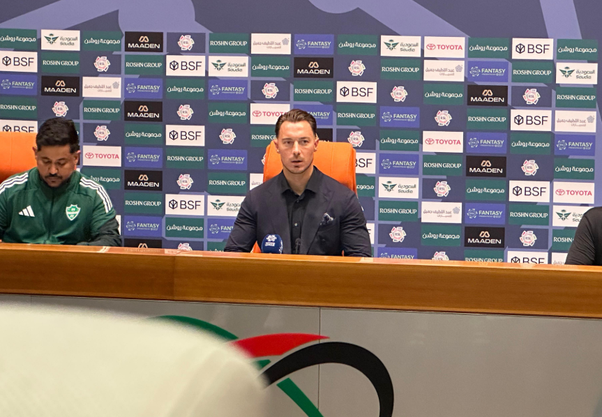 يايسله يكشف سبب استبعاد محرز من مباراة الرياض