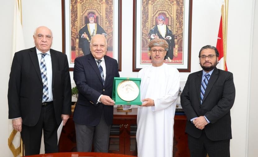 جامعة ظفار تبحث التعاون مع "اتحاد الجامعات العربية" و"المستقبل" المصرية