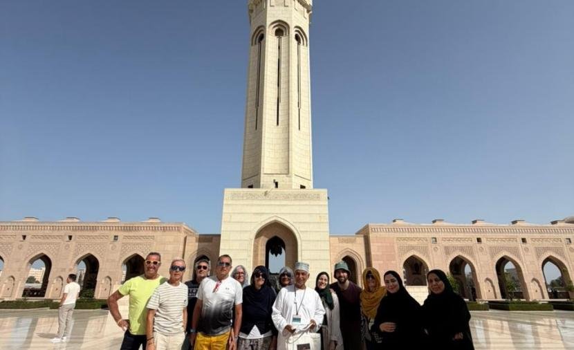 1340 مرشدًا سياحيًا عُمانيًا يعززون التجارب السياحية للسائح