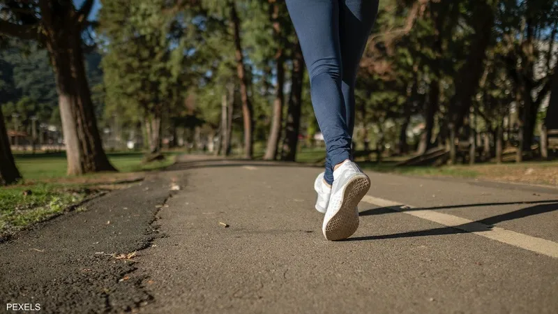 المشي اليومي يعزز مقاومة الجسم لسرطان الثدي ويبطئ نمو الخلايا السرطانية