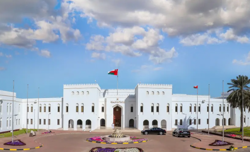 سلطنة عُمان تعرب عن استنكارها البالغ لاستهداف حقل بارس الإيراني