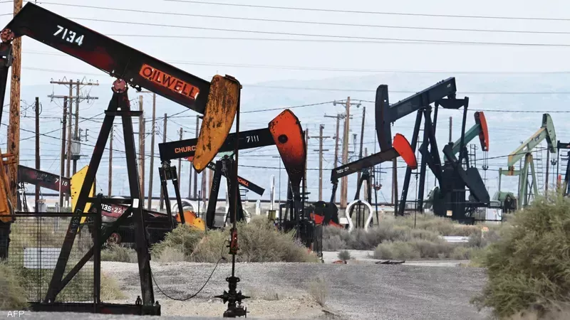 النفط يهوى 13% بعد إعلان ترمب عن محادثات مع إيران