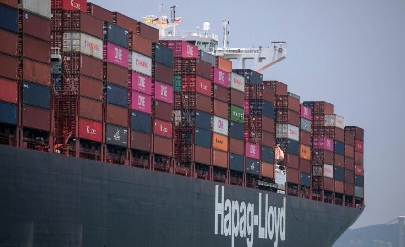 شركات شحن تحول مسار سفنها إلى رأس الرجاء الصالح بعد الضربات على إيران