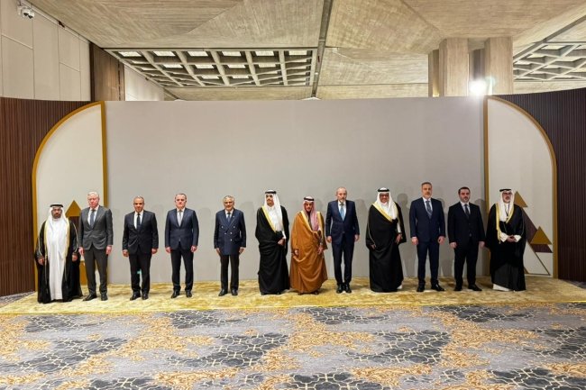 «اجتماع الرياض» ينتقد إيران… والسعودية تلوّح بردٍّ عسكري