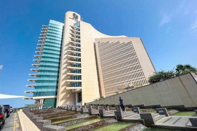 مؤسسة البترول: هجمات بطائرات مسيّرة استهدفت مصفاة ميناء الأحمدي فجر اليوم