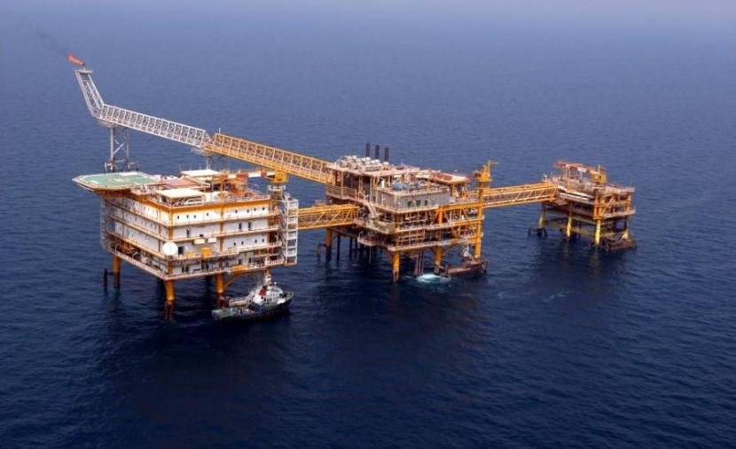 ترامب يرفع حظرًا عن النفط الإيراني.. وطهران تستأنف ضخ الغاز إلى العراق