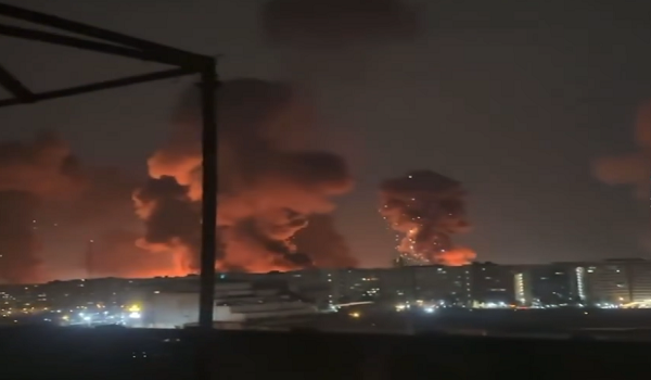 غارات جوية تستهدف مطار مهر آباد غربي طهران