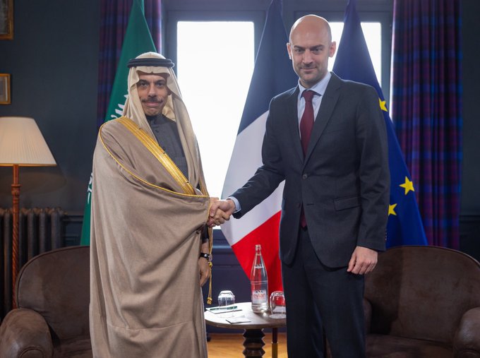وزير الخارجية يبحث العلاقات الثنائية مع نظيره الفرنسي بقمة الـ 7