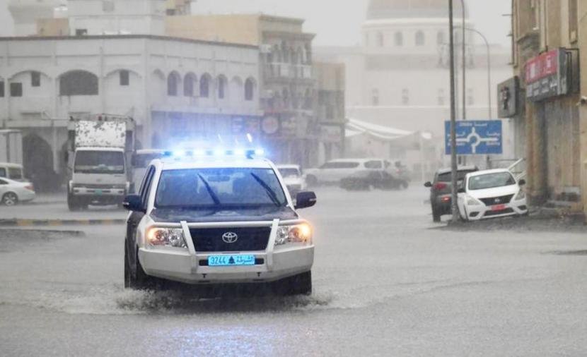 الأحد الماطر.. تنبيه جديد بغزارة الأمطار بأجواء السلطنة