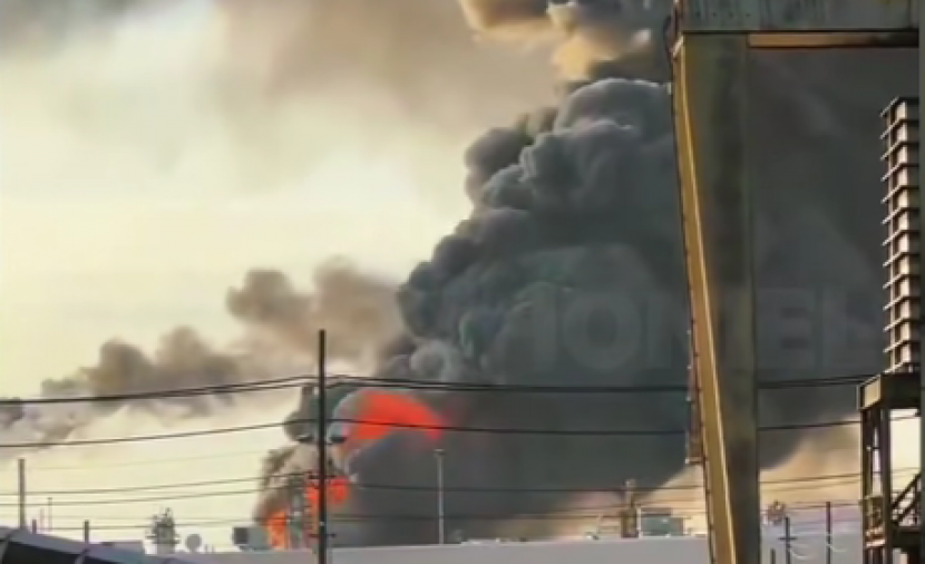 بالفيديو.. اندلاع حريق ضخم في مصفاة نفط بولاية تكساس الأمريكية