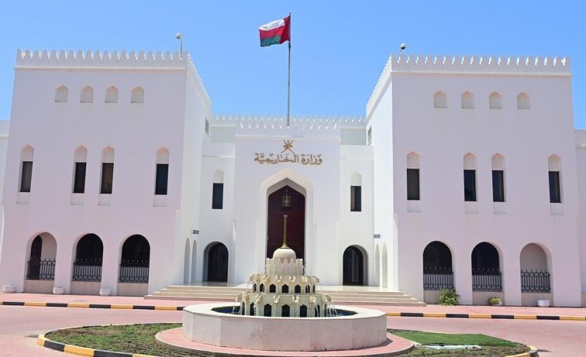 وصول مواطنين عُمانيين من إيران ودول الخليج عبر المنافذ البرية والجوية