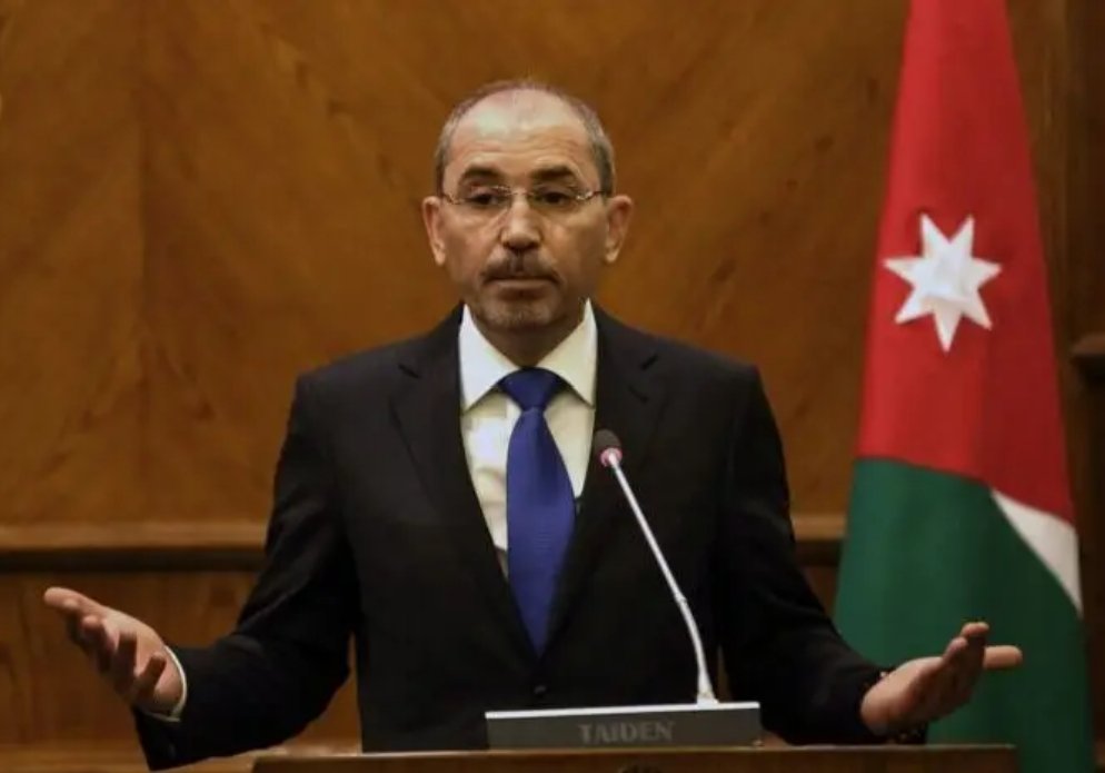 الأردن تعيد طاقم سفارتها من إيران