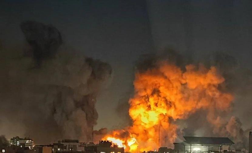 "حرب إيران" تدخل أسبوعها الثاني.. وطهران تعلق الهجمات على دول الخليج