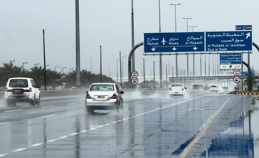 أمطار رعدية متفاوتة الغزارة وتحذيرات من جريان الأودية في عدد من المحافظات