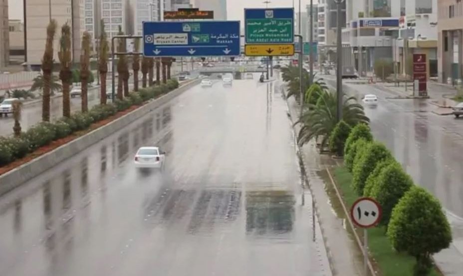 إنذار أحمر بأمطار غزيرة على منطقة الرياض