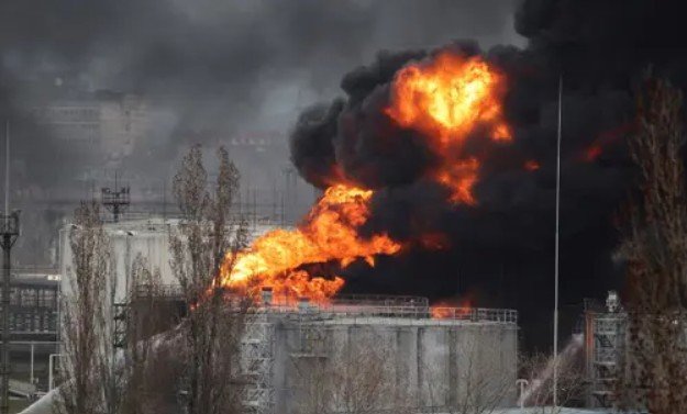 حريق في مرفأ نفطي بروسيا بعد هجوم بمسيّرات
