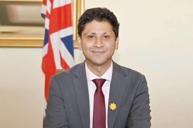 السفير البريطاني: عدوان إيران متهور ويزعزع الاستقرار