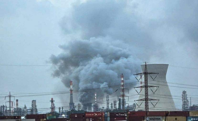 المناورة الأخيرة.. ترامب يُمسك بفتيل انفجار الشرق الأوسط