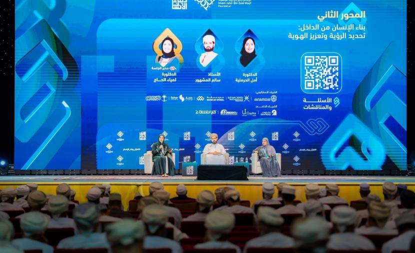 توصية بتأسيس كرسي علمي للقرآن الكريم وعلومه في ختام ندوة "القرآن وبناء الإنسان"