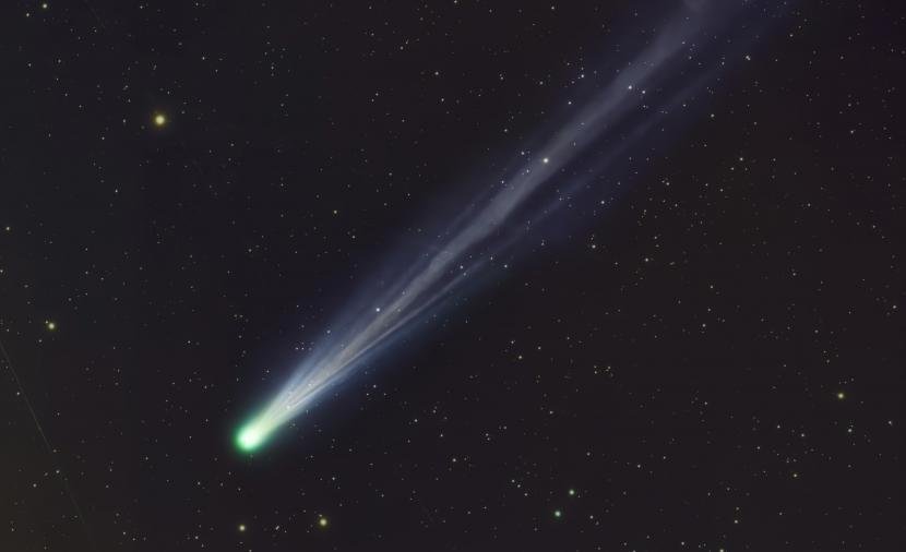 بالصور.. رصد المُذنّب "بانستارز" في سماء سلطنة عُمان