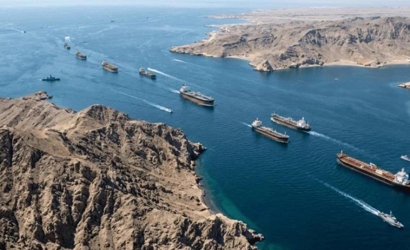 ترامب يأمر البحرية الأمريكية باستهداف أي تهديد في مضيق هرمز