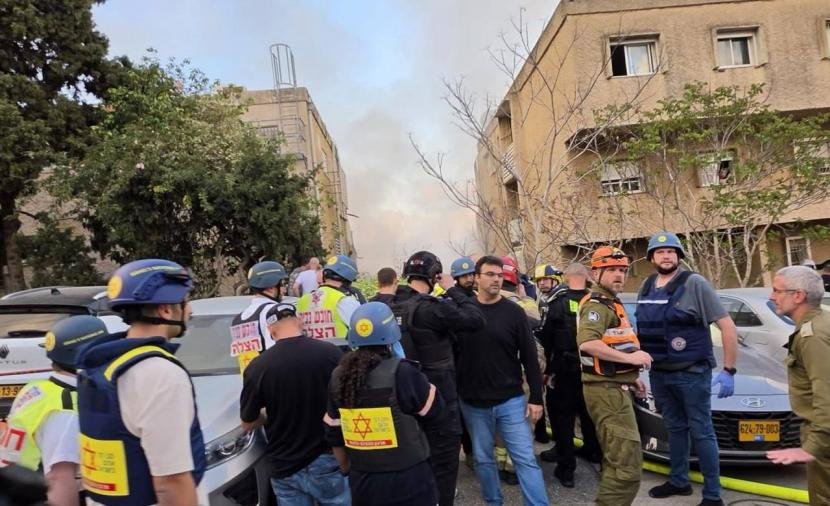 بالفيديو.. صاروخ برأس حربي يزن نصف طن يصيب مبنى متعدد الطوابق في حيفا