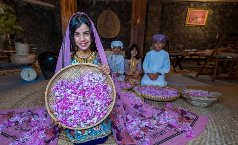 ورد الجبل الأخضر.. إرث عُماني يفوح بجمال لا يُضاهى