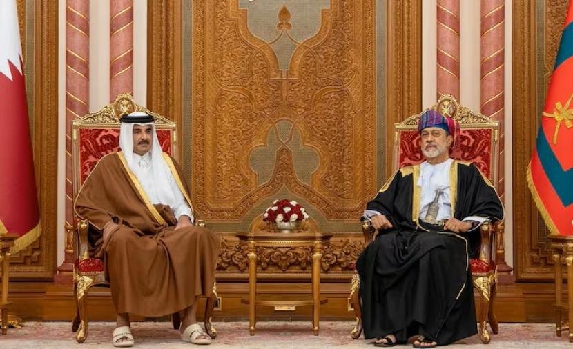 جلالة السلطان وأمير قطر يؤكدان ضرورة التوصل إلى اتفاق نهائي للأزمة في المنطقة