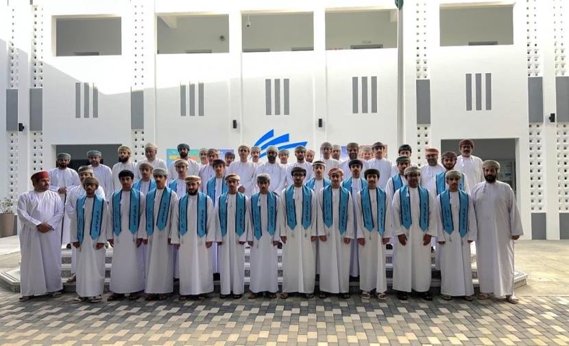 مدرسة الشيخ جاعد بن خميس الخروصي بالعوابي تكرّم الطلبة المجيدين