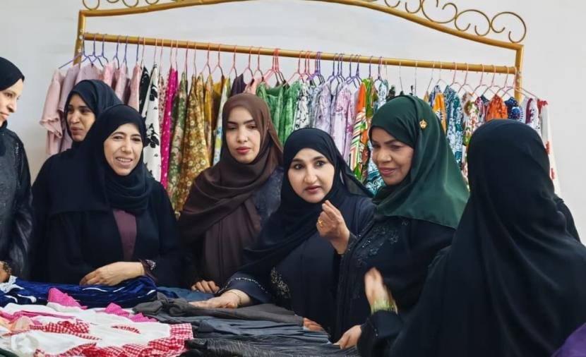 فريق سمد الشأن الخيري يحتفل بتخريج الدفعة الثالثة من معمل انطلاقة للخياطة