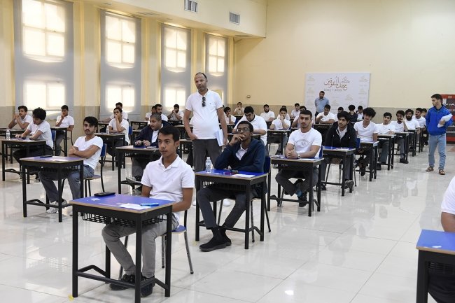 «التربية» تعتمد جداول اختبارات الثانوية… وتُعلّق بعض الدروس