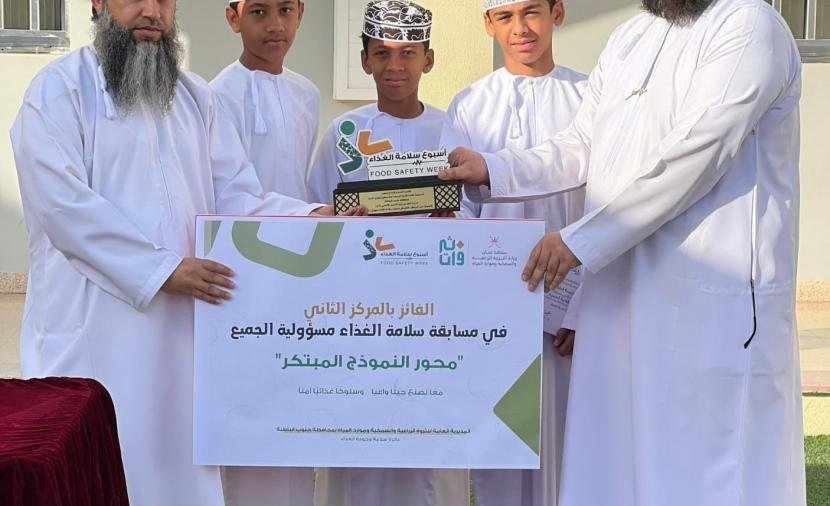 تكريم المدارس الفائزة في مسابقة "سلامة الغذاء" بجنوب الباطنة