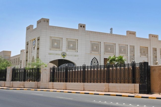 الكويت تدين الهجمات الإيرانية الآثمة والمتكررة وتؤكد حقها في الدفاع عن أمنها