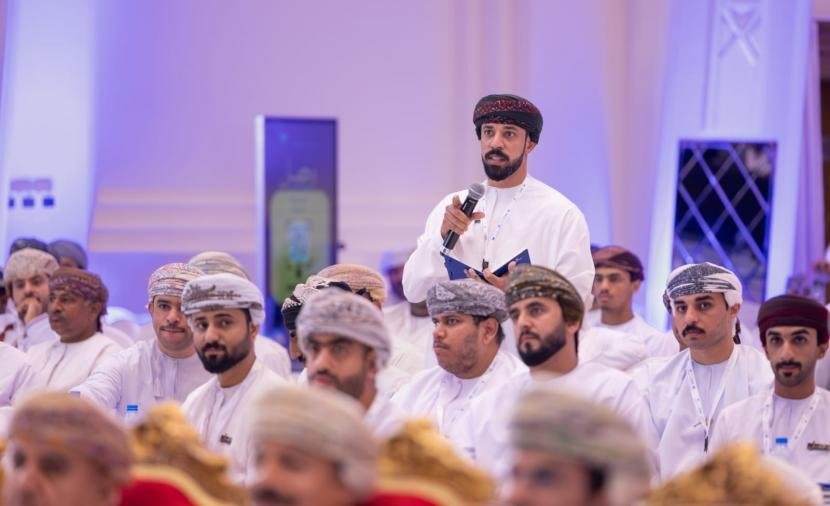 بالصور.. حوار مفتوح بين المسؤولين وشباب صحم للتعريف بالخطط التنموية والاستماع لمطالب المجتمع