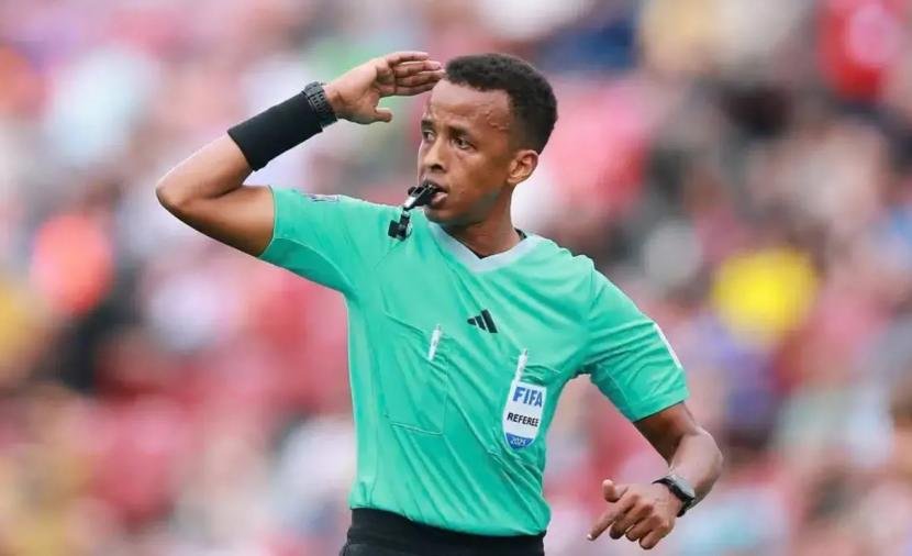 بعد أزمة "المونديال".. الحكم الصومالي عرتن يدير كأس السوبر الأوروبية