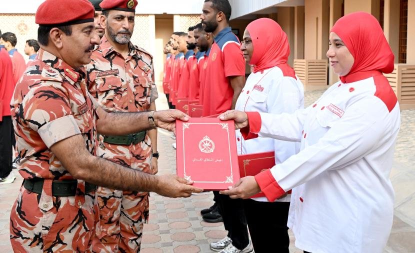 تكريم فريق الجيش السلطاني العماني لكرة القدم