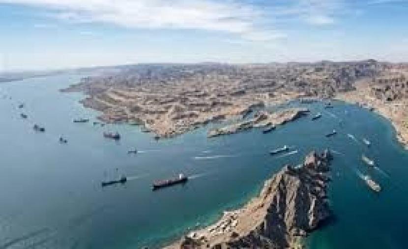 بلومبيرغ: 8 سفن تغيّر مسارها قبل عبور هرمز وسط تشديد إيران إجراءات الملاحة