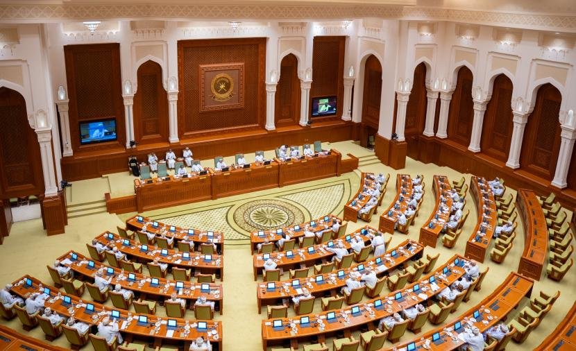 مختصون لـ"الرؤية": التوجيه السامي بتخصيص 11 مقعدا للمرأة في "الشورى" يعزز تكافؤ الفرص وينقل التمثيل النسائي إلى "الريادة التشريعية"