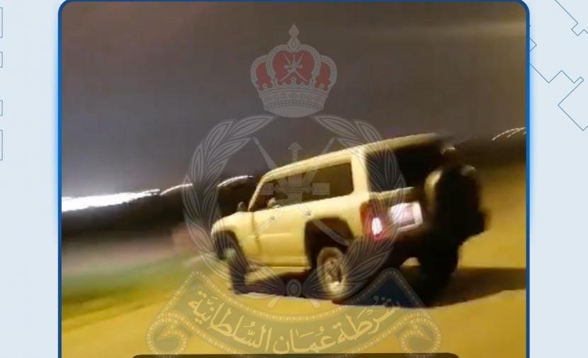 شرطة عُمان توقف مواطنا خليجيا بتهمة الاستعراض والتفحيط في صلالة