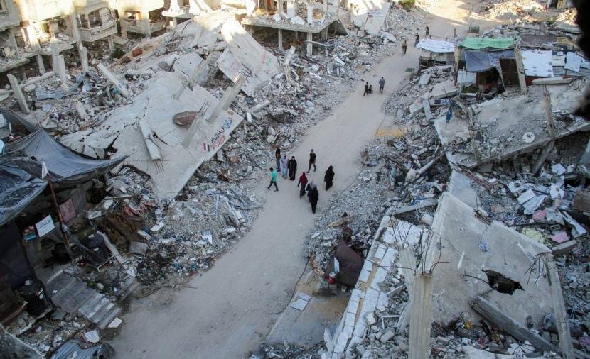 "مقابر الأنقاض" في غزة.. 8500 فلسطيني تحت الركام والاحتلال يمنع دخول المعدات لتعميق المعاناة