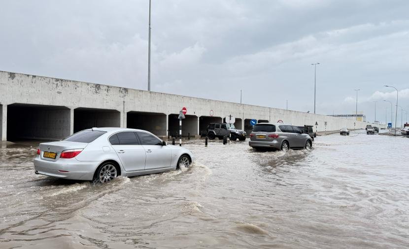 سحب تتشكل على جبال الحجر وفرص أمطار رعدية على بعض المناطق