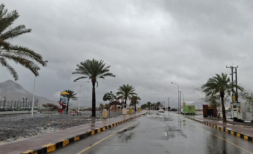 نشاط التكونات المحلية وفرص أمطار على جبال الحجر وظفار