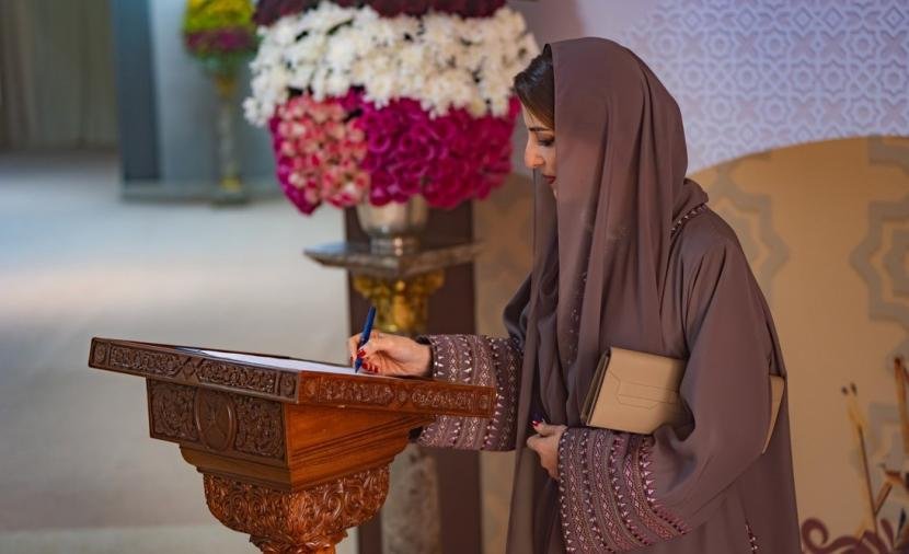 عاجل بالصور.. السيدة الجليلة تزور جمعية المرأة بصلالة