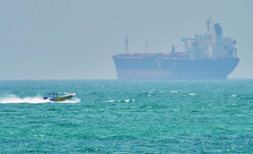 إيران تعلن التوصل لاتفاقات مع سلطنة عُمان لتقاسم إيرادات مضيق هرمز