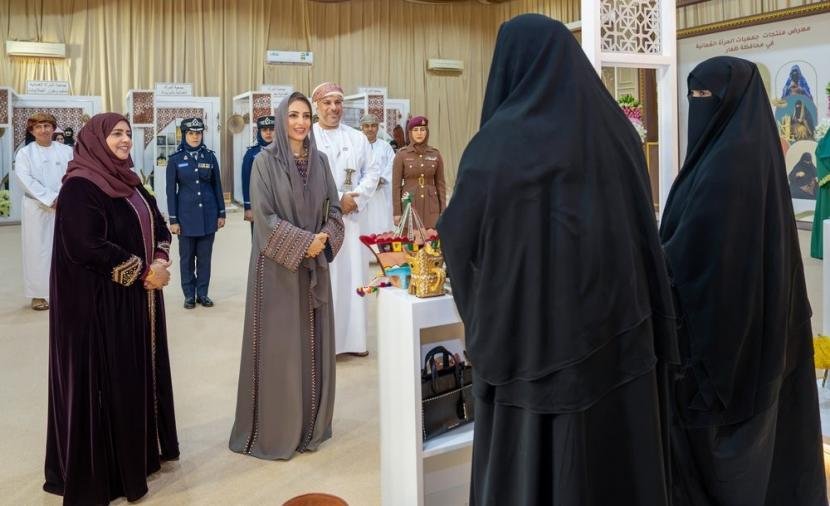 "يوم المرأة العُمانية".. تجسيد لدور نساء الوطن في استقرار المجتمع ودعم مسيرة العطاء